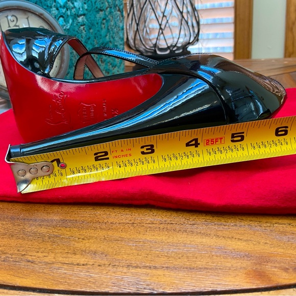 Christian Louboutin black patent heels. - Picture 7 of 7